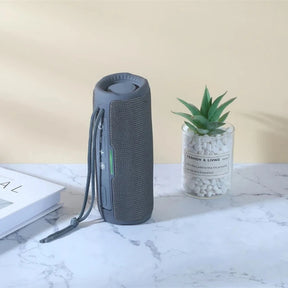 Caixa de Som Bluetooth Portátil com Rádio FM, Subwoofer Potente, Conexão Wireless e Viva-Voz – Som Estéreo de Alta Qualidade