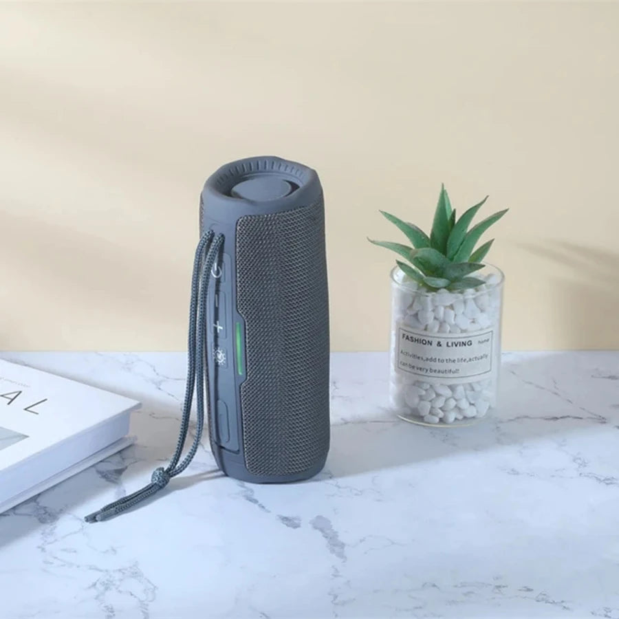 Caixa de Som Bluetooth Portátil com Rádio FM, Subwoofer Potente, Conexão Wireless e Viva-Voz – Som Estéreo de Alta Qualidade